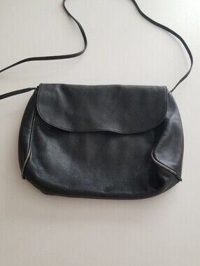 Vintage Samantha Scott Black Minimalist Crossbody Bag Leather